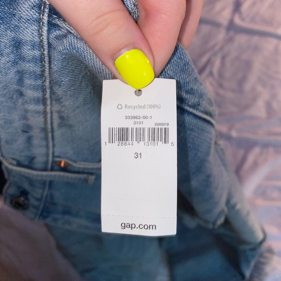 Gap Distressed Jean - Picture 3 of 4